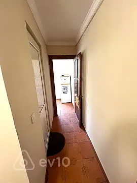 Kirayə verilir 2 otaqlı köhnə tikili 65 m²