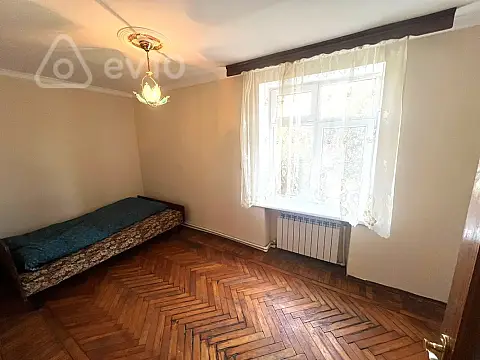 Kirayə verilir 2 otaqlı köhnə tikili 65 m²