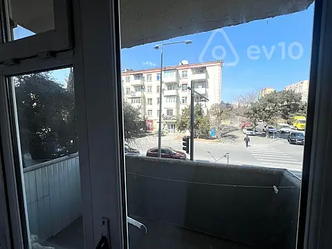 Kirayə verilir 2 otaqlı köhnə tikili 65 m²