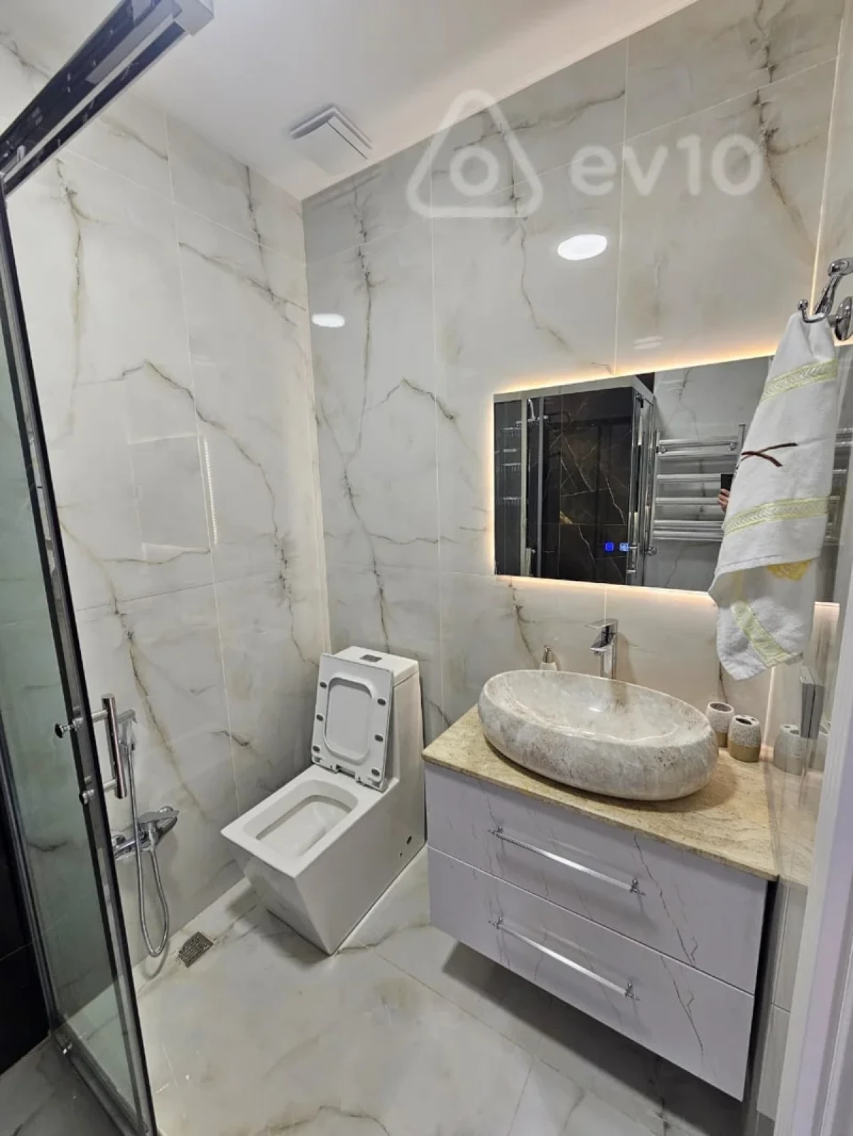 Kirayə verilir 2 otaqlı yeni tikili 56 m²