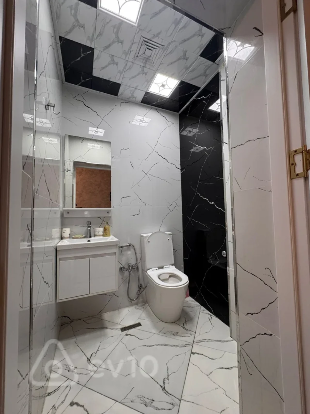 Kirayə verilir 4 otaqlı yeni tikili 180 m²