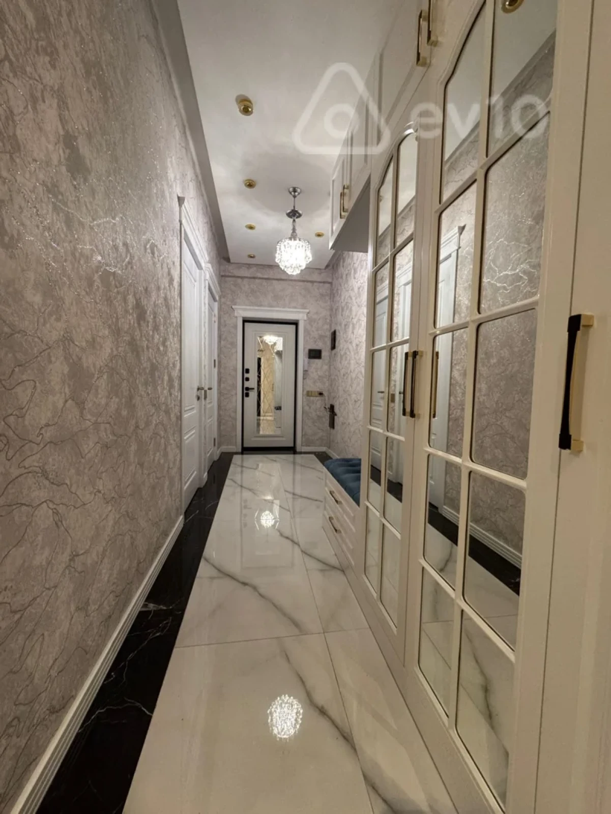 Kirayə verilir 4 otaqlı yeni tikili 180 m²