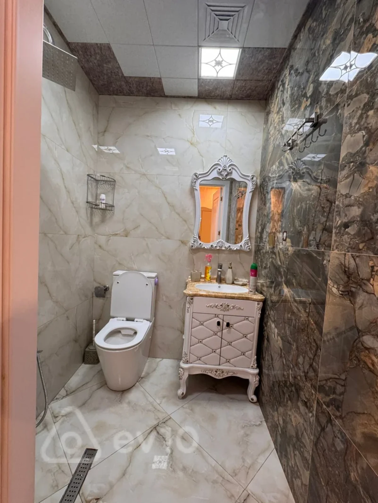 Kirayə verilir 4 otaqlı yeni tikili 180 m²