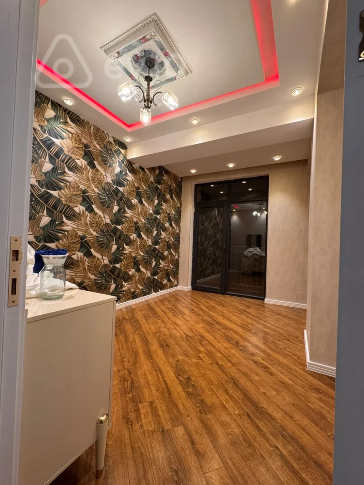 Kirayə verilir 4 otaqlı yeni tikili 180 m²