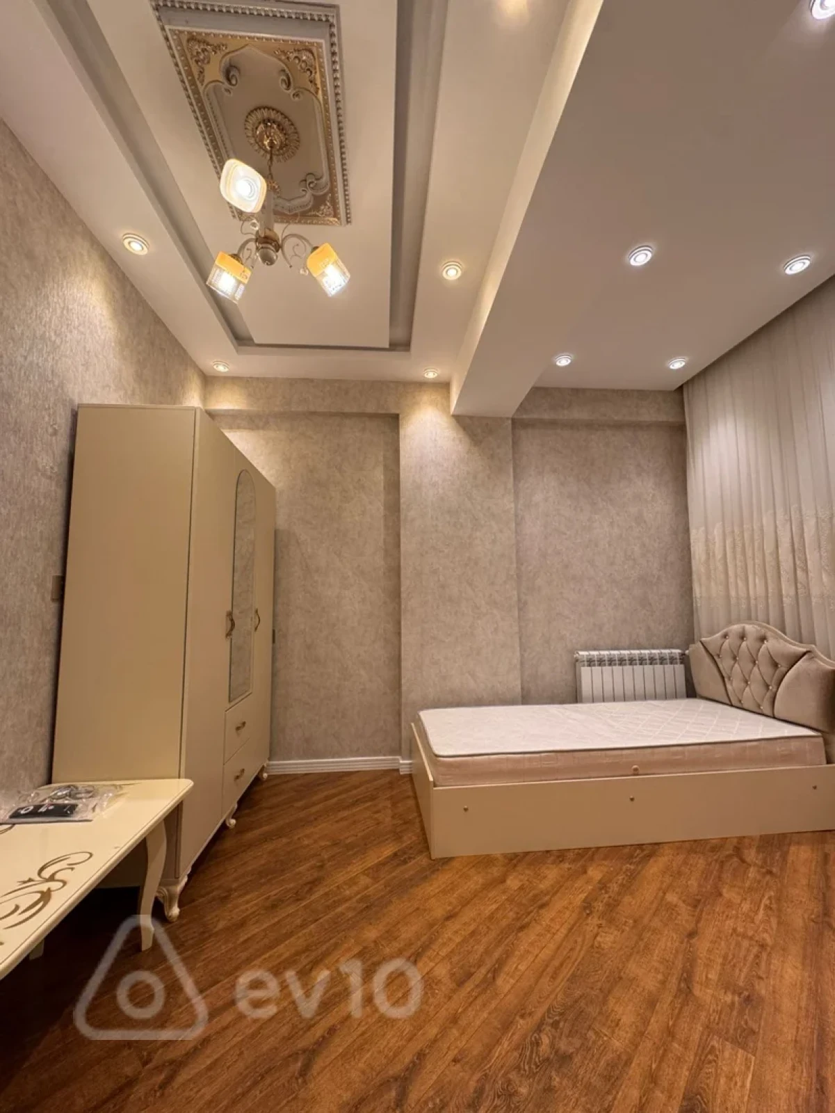 Kirayə verilir 4 otaqlı yeni tikili 180 m²