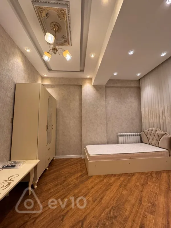 Kirayə verilir 4 otaqlı yeni tikili 180 m²