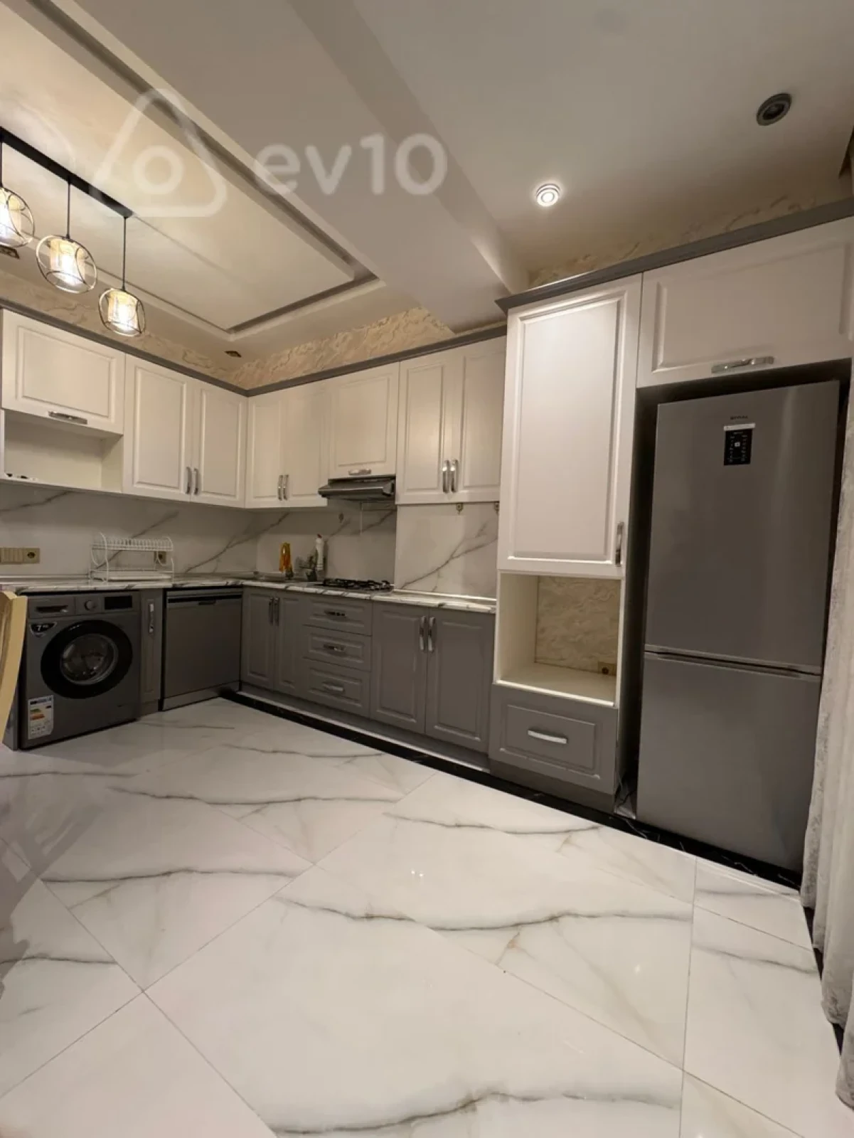 Kirayə verilir 4 otaqlı yeni tikili 180 m²