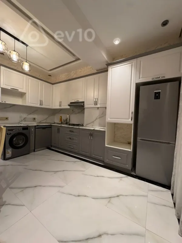 Kirayə verilir 4 otaqlı yeni tikili 180 m²