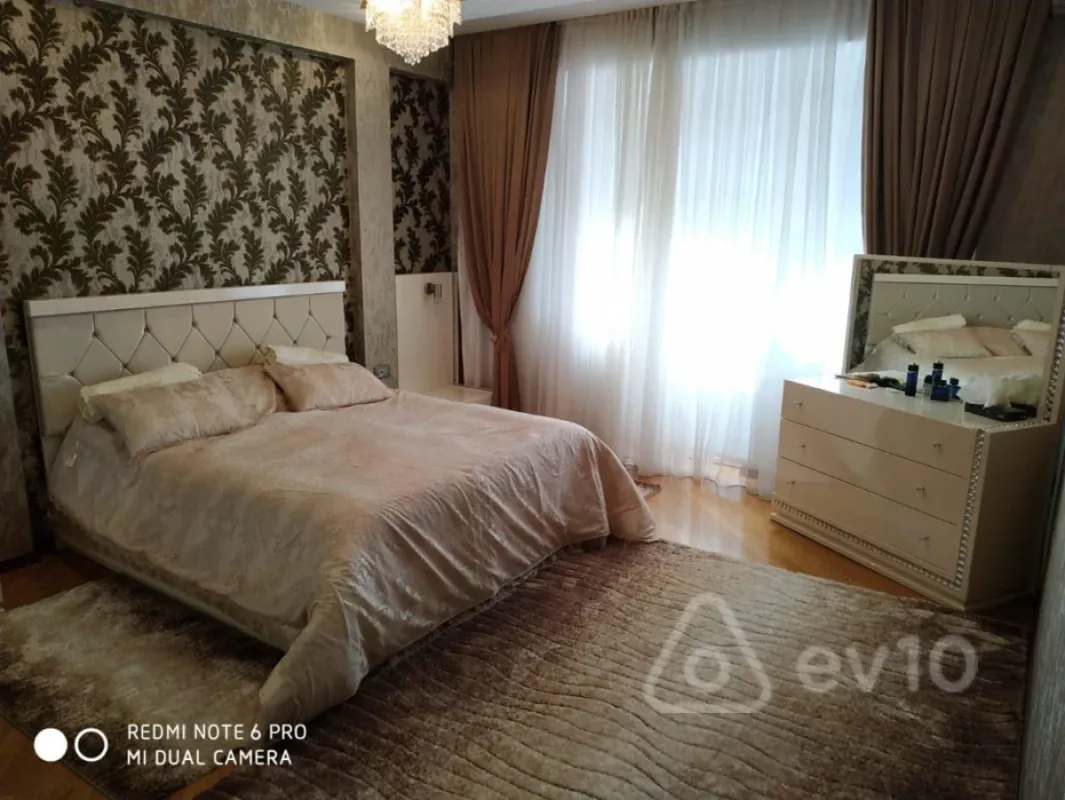 Kirayə verilir 3 otaqlı yeni tikili 105 m²