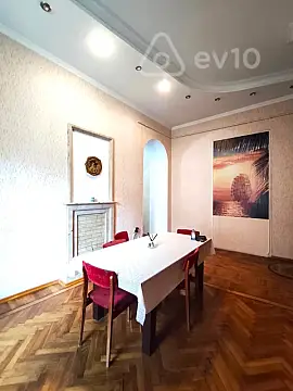 Kirayə verilir 4 otaqlı köhnə tikili 120 m² — Bakı, Səbail 4 otaq 120.00 m²