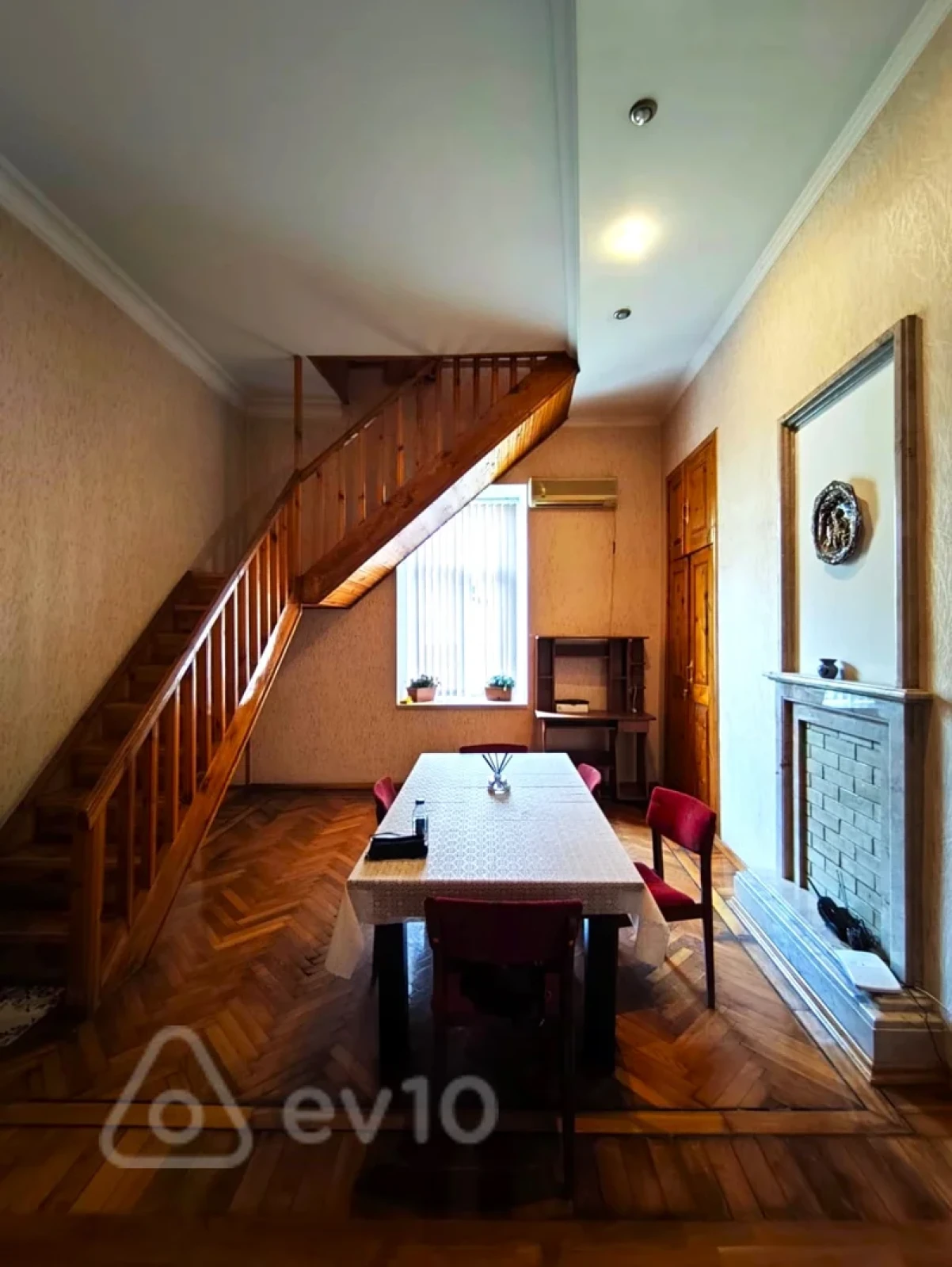 Kirayə verilir 4 otaqlı köhnə tikili 120 m²