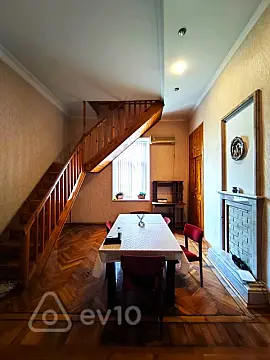 Kirayə verilir 4 otaqlı köhnə tikili 120 m²