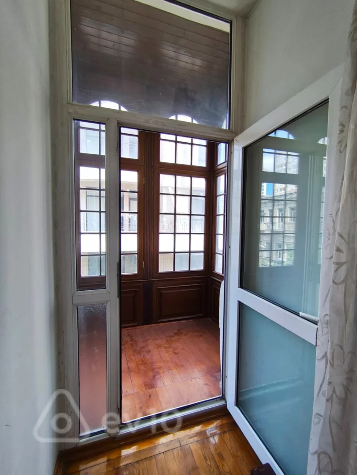 Kirayə verilir 4 otaqlı köhnə tikili 120 m²