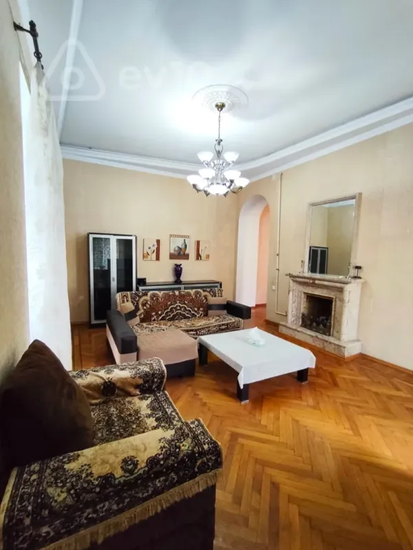 Kirayə verilir 4 otaqlı köhnə tikili 120 m²