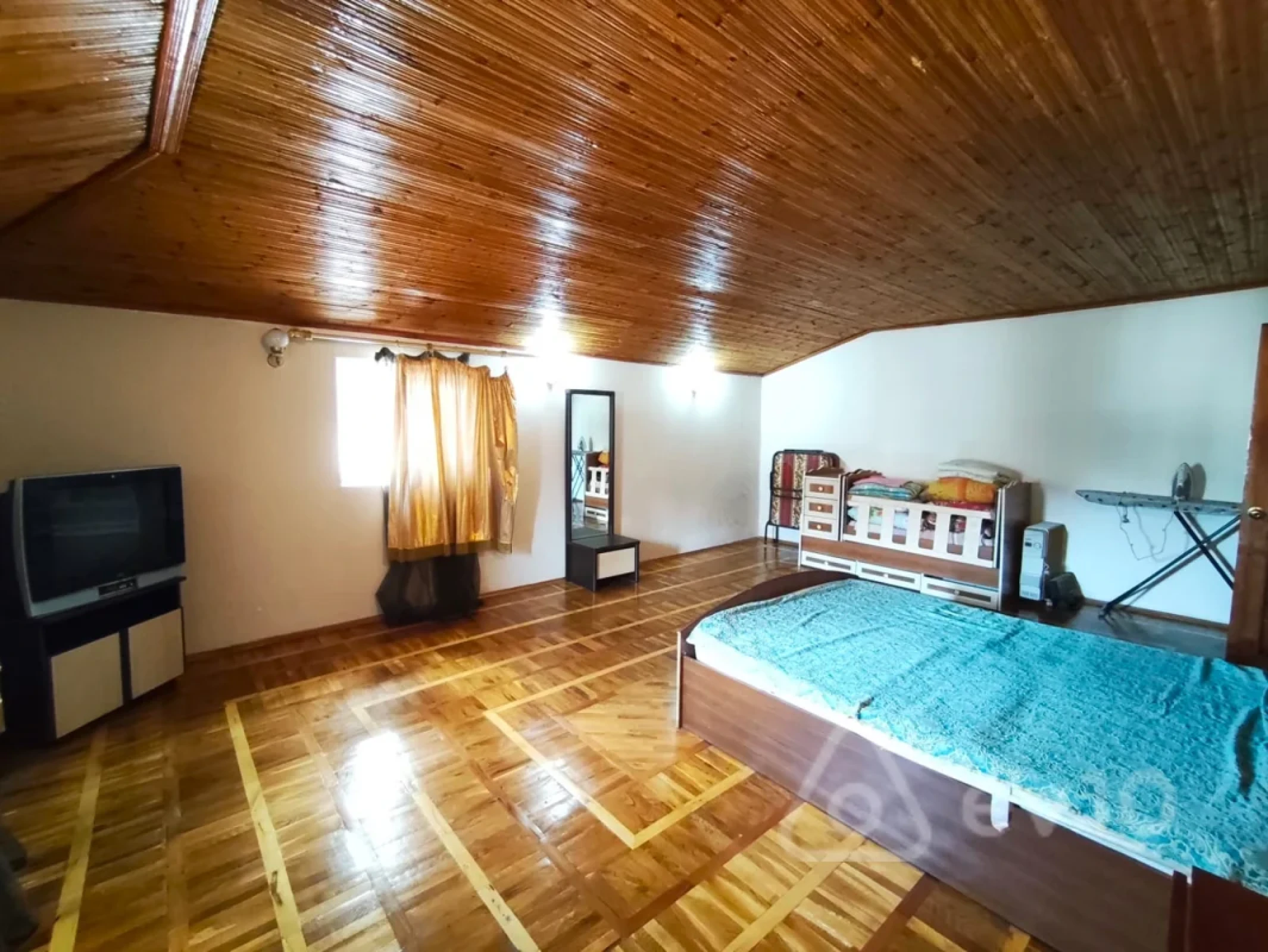 Kirayə verilir 4 otaqlı köhnə tikili 120 m²