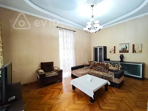 Kirayə verilir 4 otaqlı köhnə tikili 120 m²