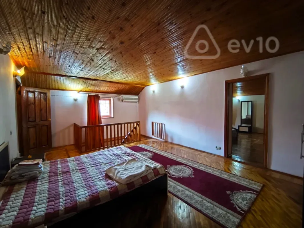Kirayə verilir 4 otaqlı köhnə tikili 120 m²