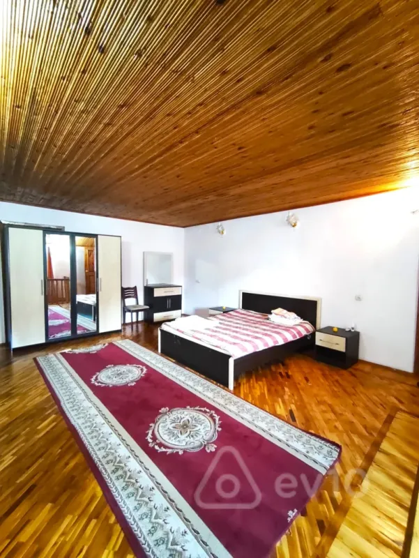 Kirayə verilir 4 otaqlı köhnə tikili 120 m²