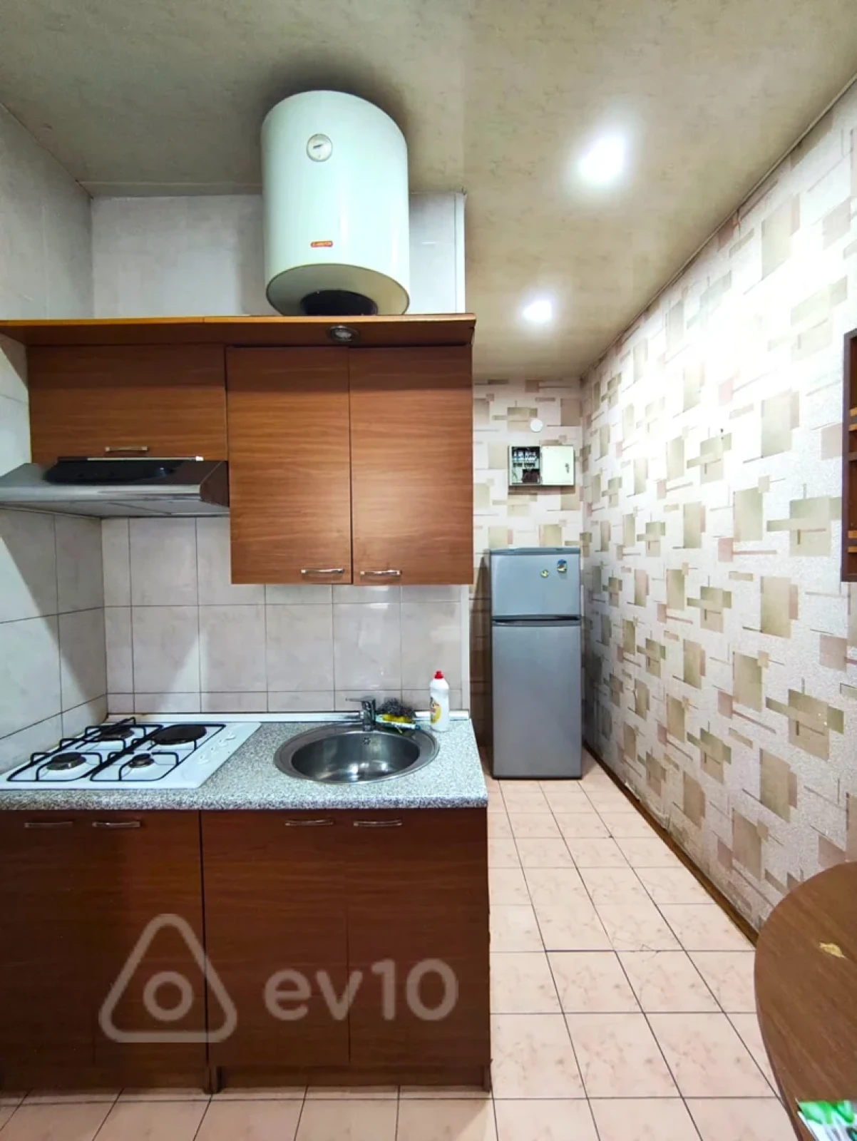 Kirayə verilir 4 otaqlı köhnə tikili 120 m²