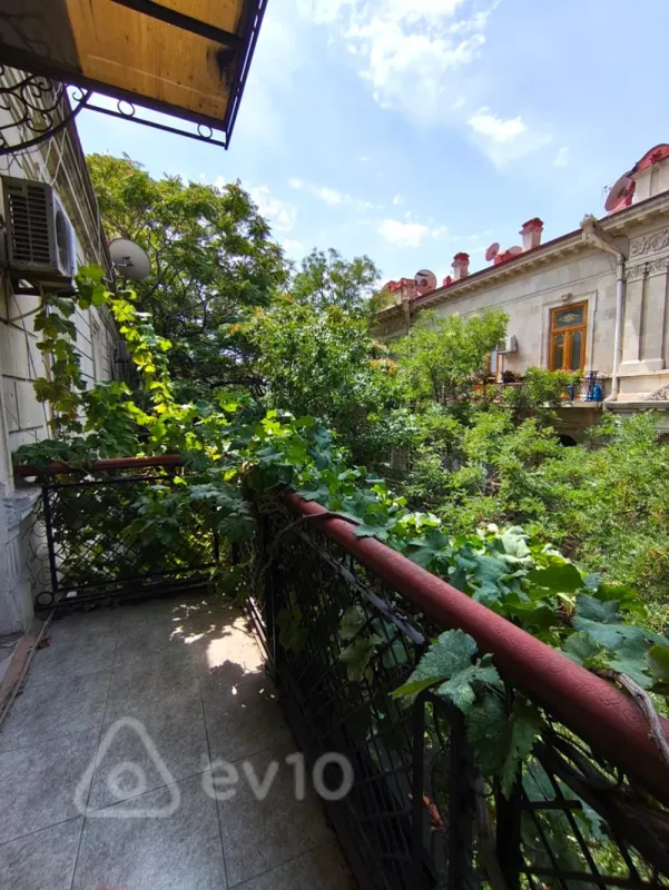 Kirayə verilir 4 otaqlı köhnə tikili 120 m²