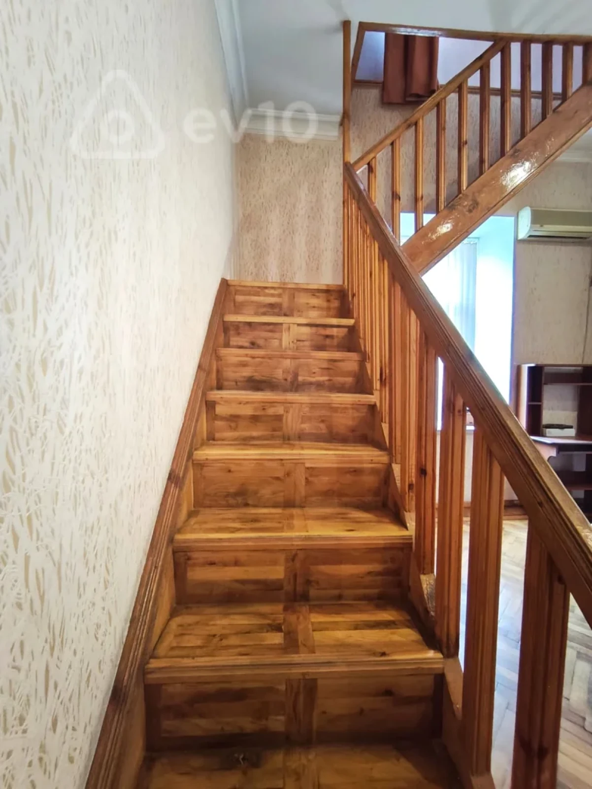 Kirayə verilir 4 otaqlı köhnə tikili 120 m²