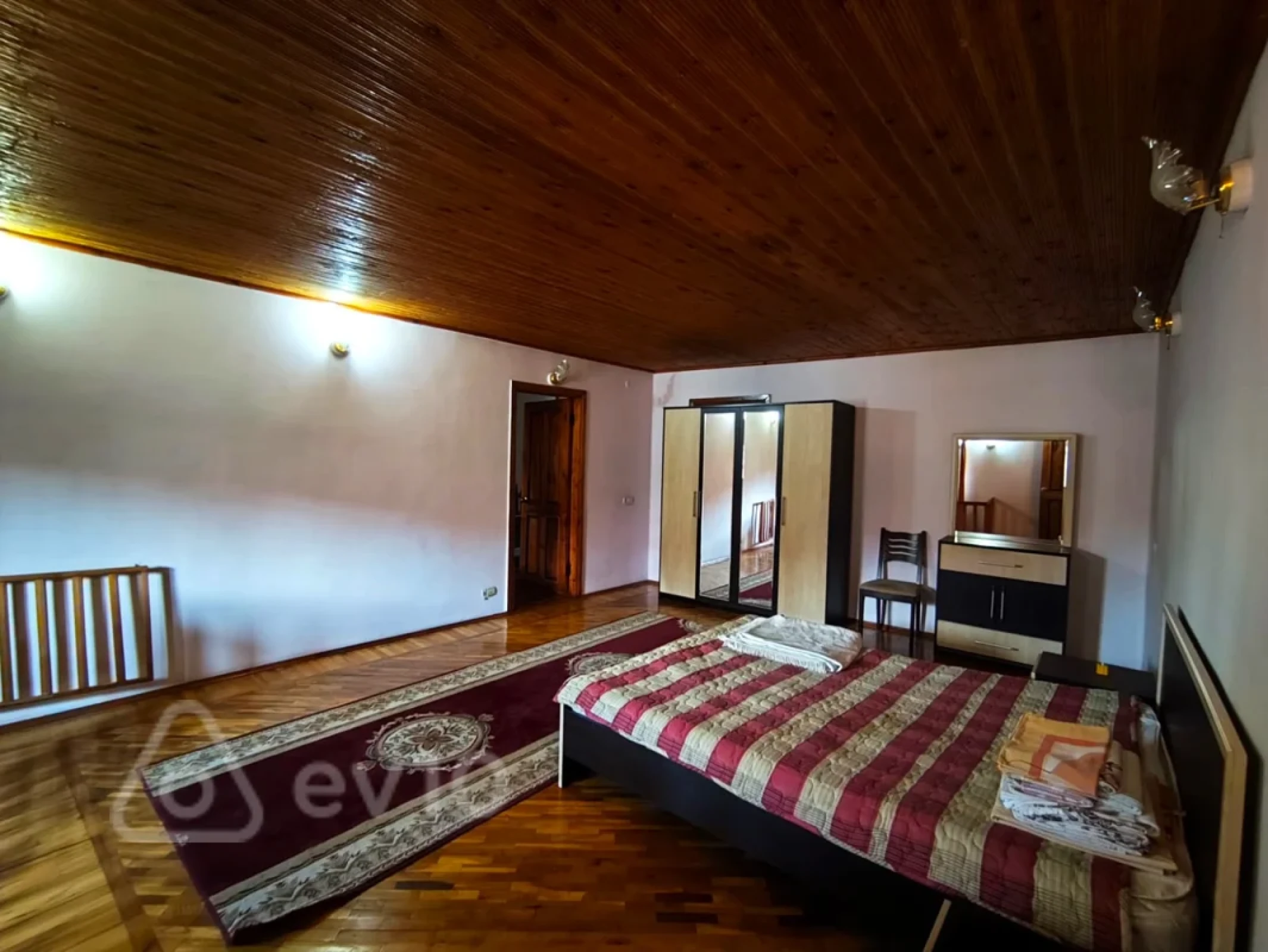 Kirayə verilir 4 otaqlı köhnə tikili 120 m²