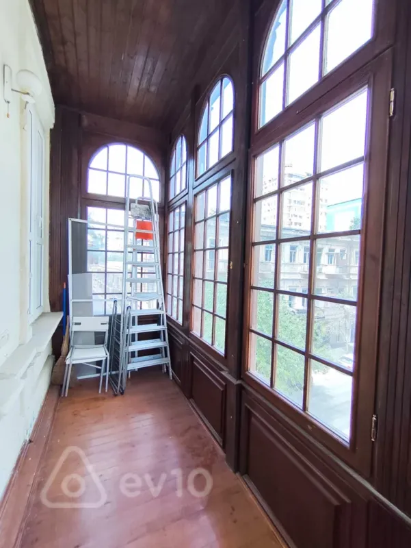 Kirayə verilir 4 otaqlı köhnə tikili 120 m²