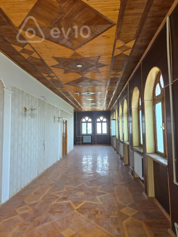 Satılır 11 otaqlı həyət evi 3400 m²