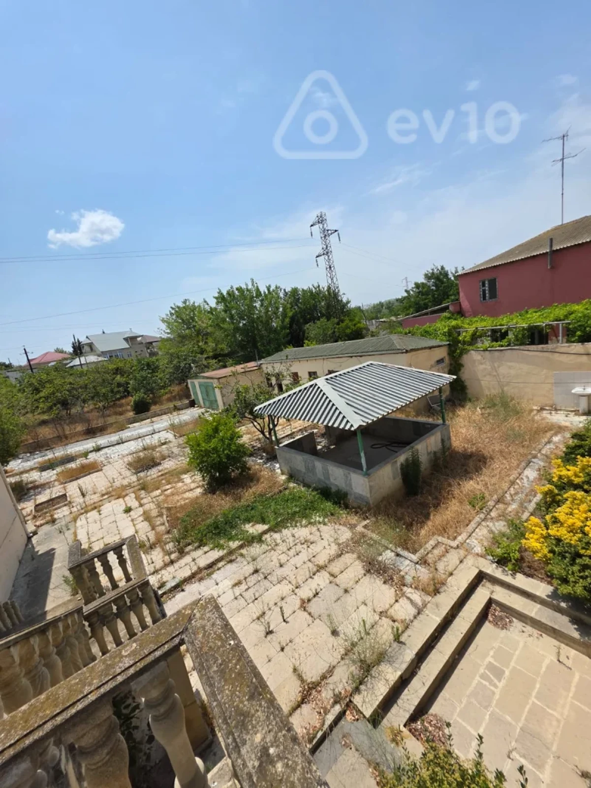 Satılır 11 otaqlı həyət evi 3400 m²