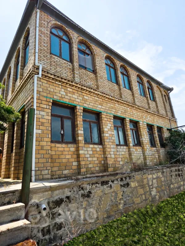 Satılır 11 otaqlı həyət evi 3400 m²