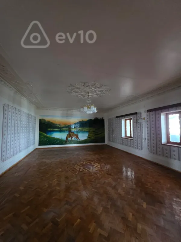 Satılır 11 otaqlı həyət evi 3400 m²