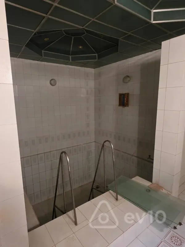 Satılır 11 otaqlı həyət evi 3400 m²