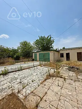 Satılır 11 otaqlı həyət evi 3400 m²