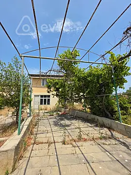 Satılır 11 otaqlı həyət evi 3400 m²