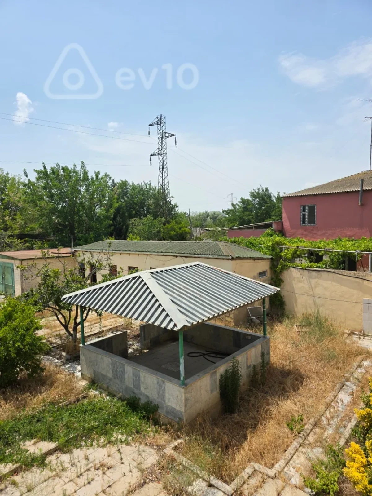 Satılır 11 otaqlı həyət evi 3400 m²