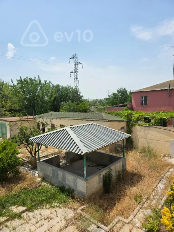 Satılır 11 otaqlı həyət evi 3400 m²