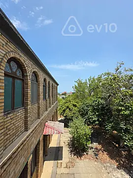 Satılır 11 otaqlı həyət evi 3400 m²