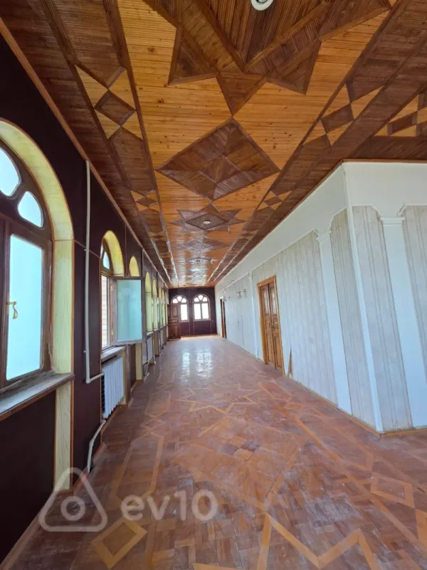 Satılır 11 otaqlı həyət evi 3400 m²