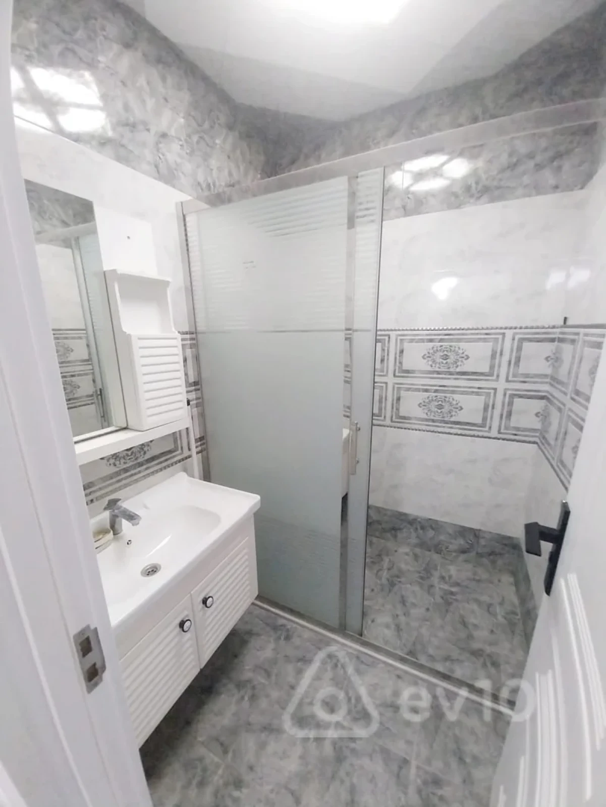 Kirayə verilir 3 otaqlı yeni tikili 75 m²