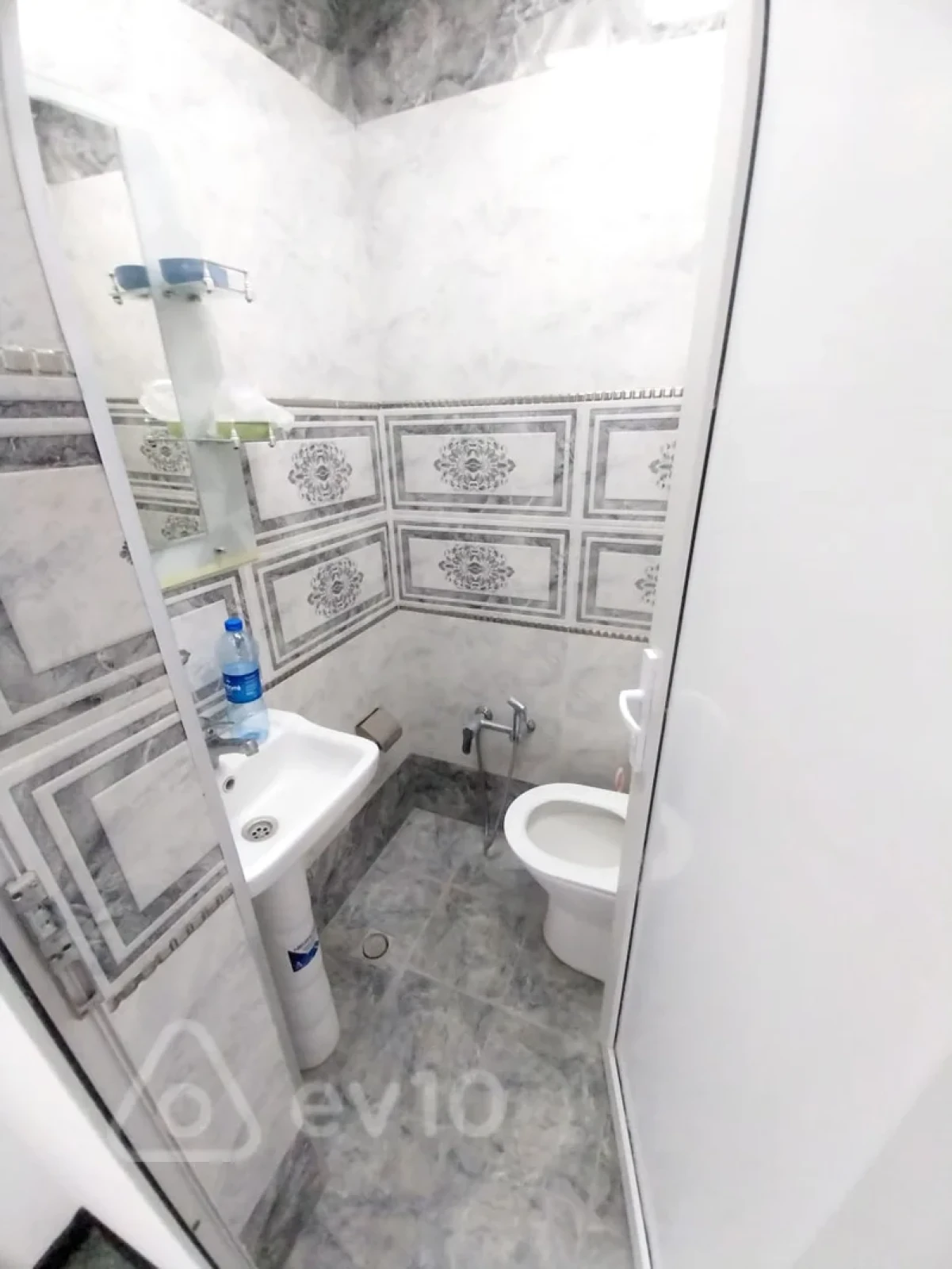 Kirayə verilir 3 otaqlı yeni tikili 75 m²