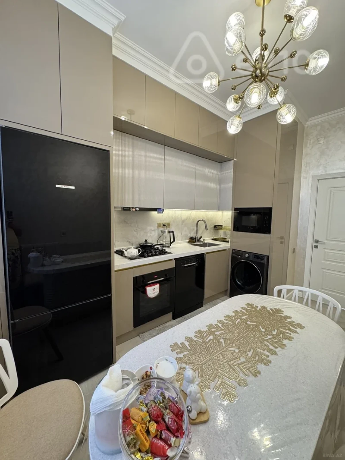 Kirayə verilir 4 otaqlı yeni tikili 165 m²