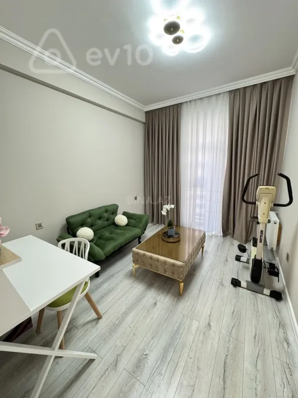 Kirayə verilir 4 otaqlı yeni tikili 165 m²