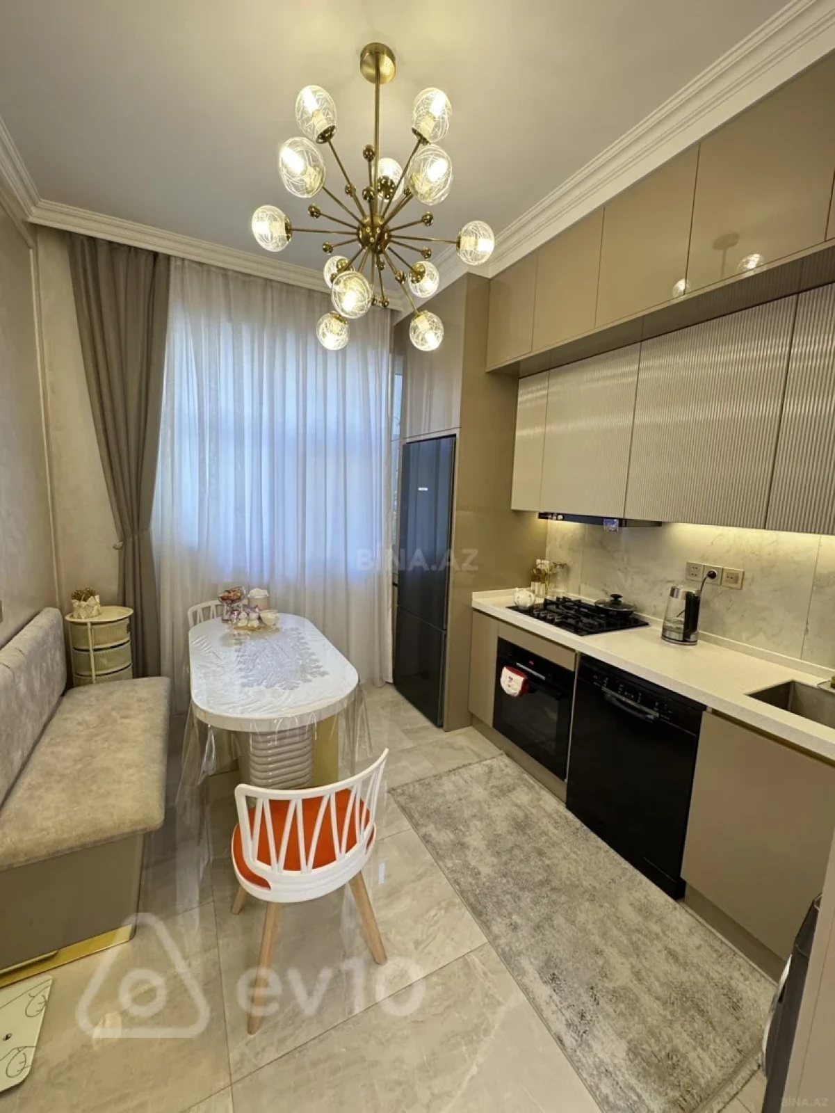 Kirayə verilir 4 otaqlı yeni tikili 165 m²