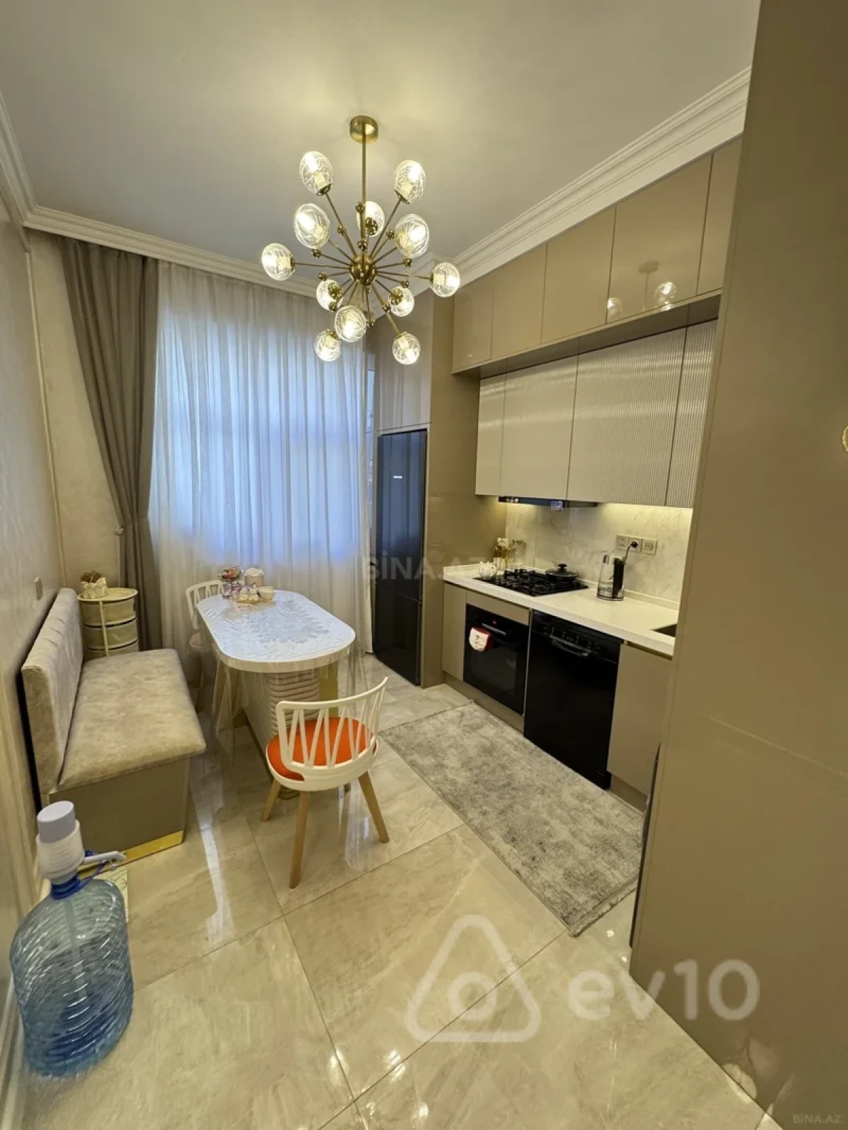 Kirayə verilir 4 otaqlı yeni tikili 165 m²