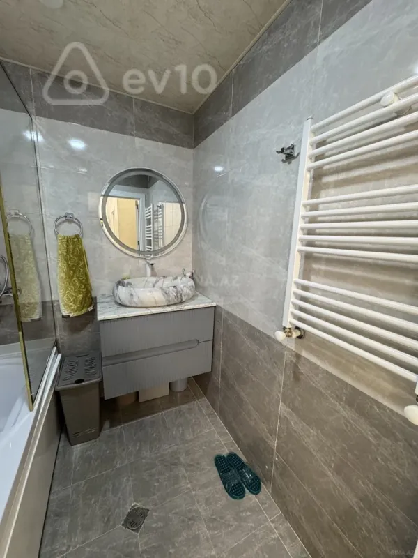 Kirayə verilir 4 otaqlı yeni tikili 165 m²