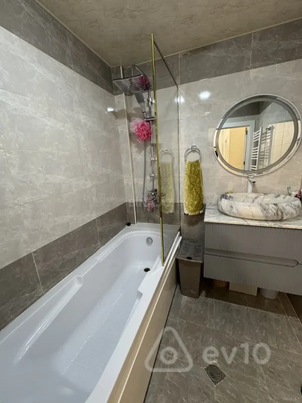 Kirayə verilir 4 otaqlı yeni tikili 165 m²