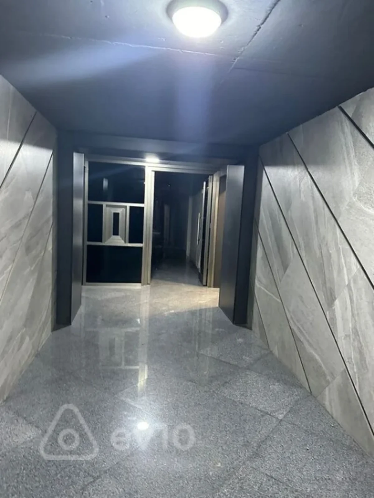 Satılır 2 otaqlı yeni tikili 75 m²