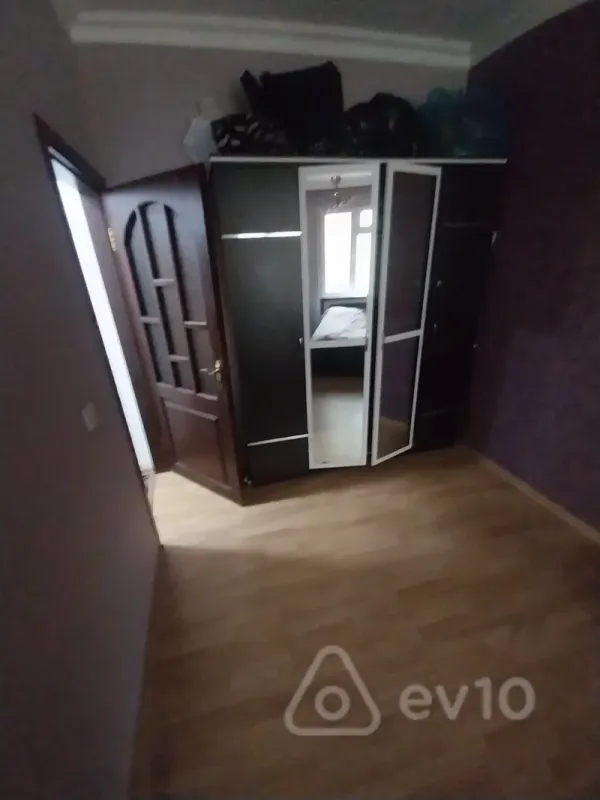 Kirayə verilir 2 otaqlı köhnə tikili 60 m²