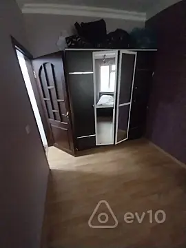 Kirayə verilir 2 otaqlı köhnə tikili 60 m²