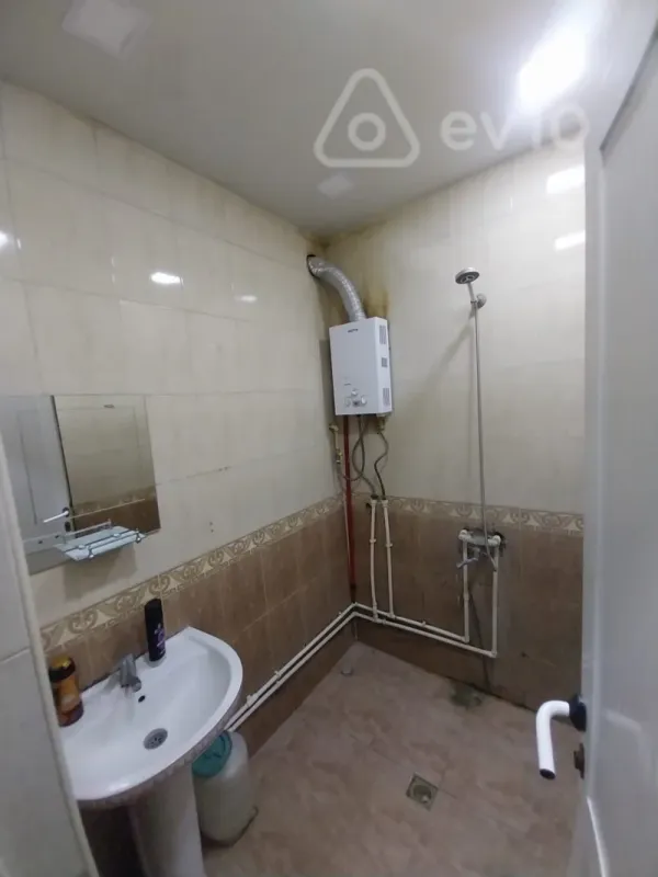 Kirayə verilir 2 otaqlı köhnə tikili 60 m²